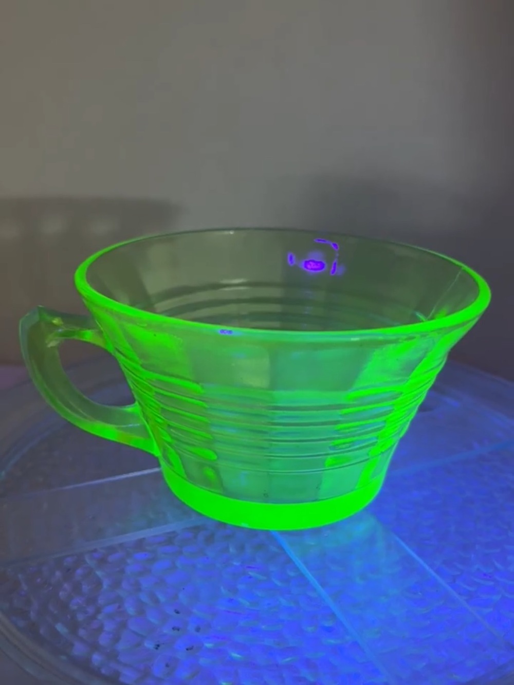 Vintage Anchor Hocking Uranium Glass Circle Cup – Depression Glass UV Glow Green